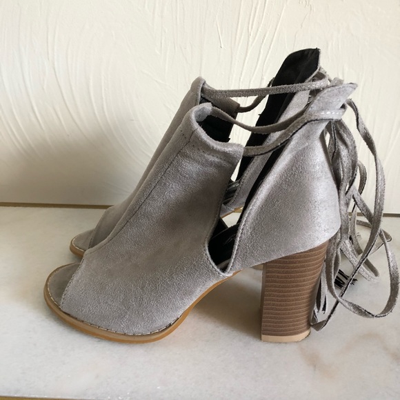 Transitional Style Peep Toe lLace Up Booties - Picture 3 of 8